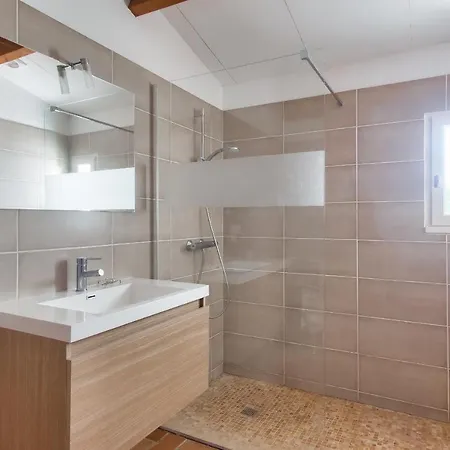 Grande Maison Pour 7 A 400m De La