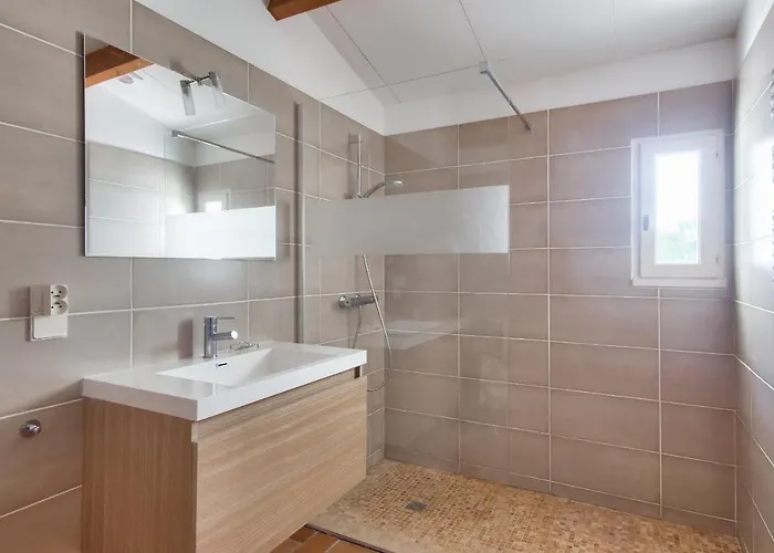 Grande Maison Pour 7 A 400m De La